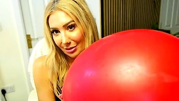 Scarlett Paisleyy Blows Perfect Spit Balloon
