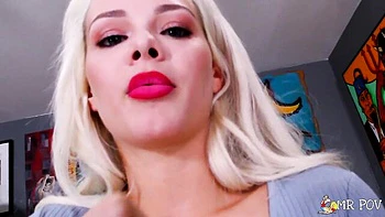 Squeaky Elsa Jean's kink dirt
